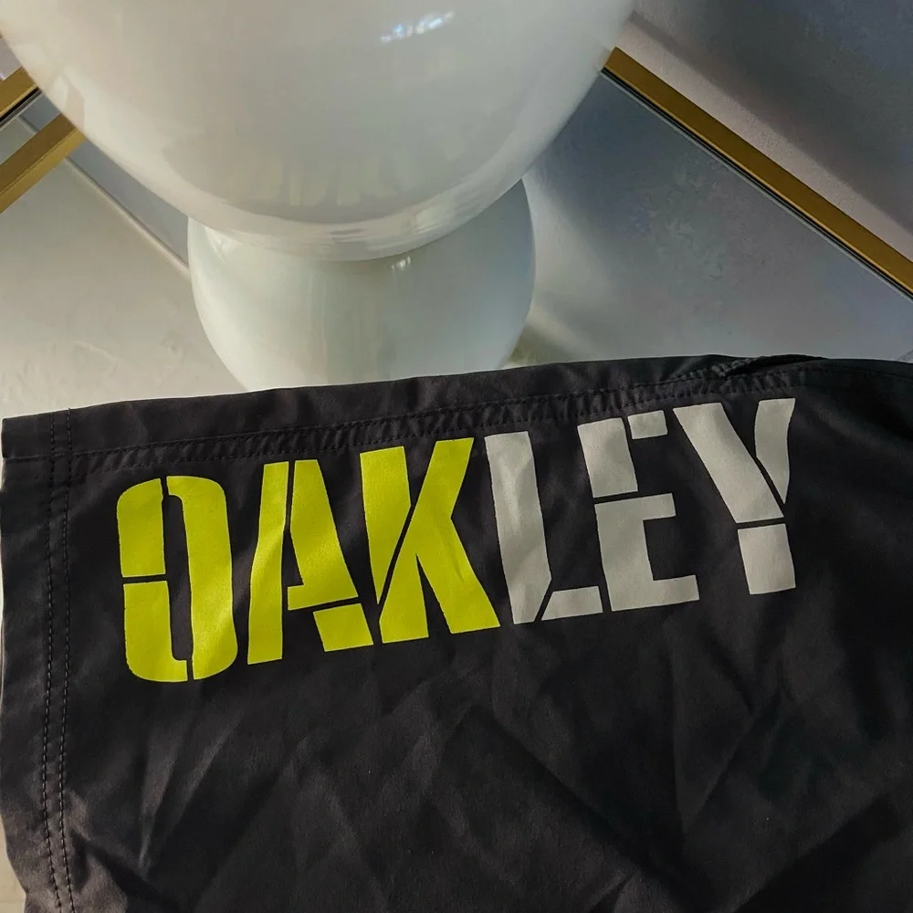 Oakley Board Shorts - Picture 3 of 3